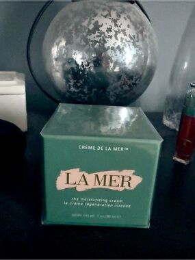La Mer Moisturizing Cream in Green Packaging
